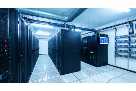 Od skupienia się na obliczeniach do skupienia się na połączeniach międzysieciowych: skok w dziedzinie fotoniki krzemowej w centrach danych opartych na sztucznej inteligencji